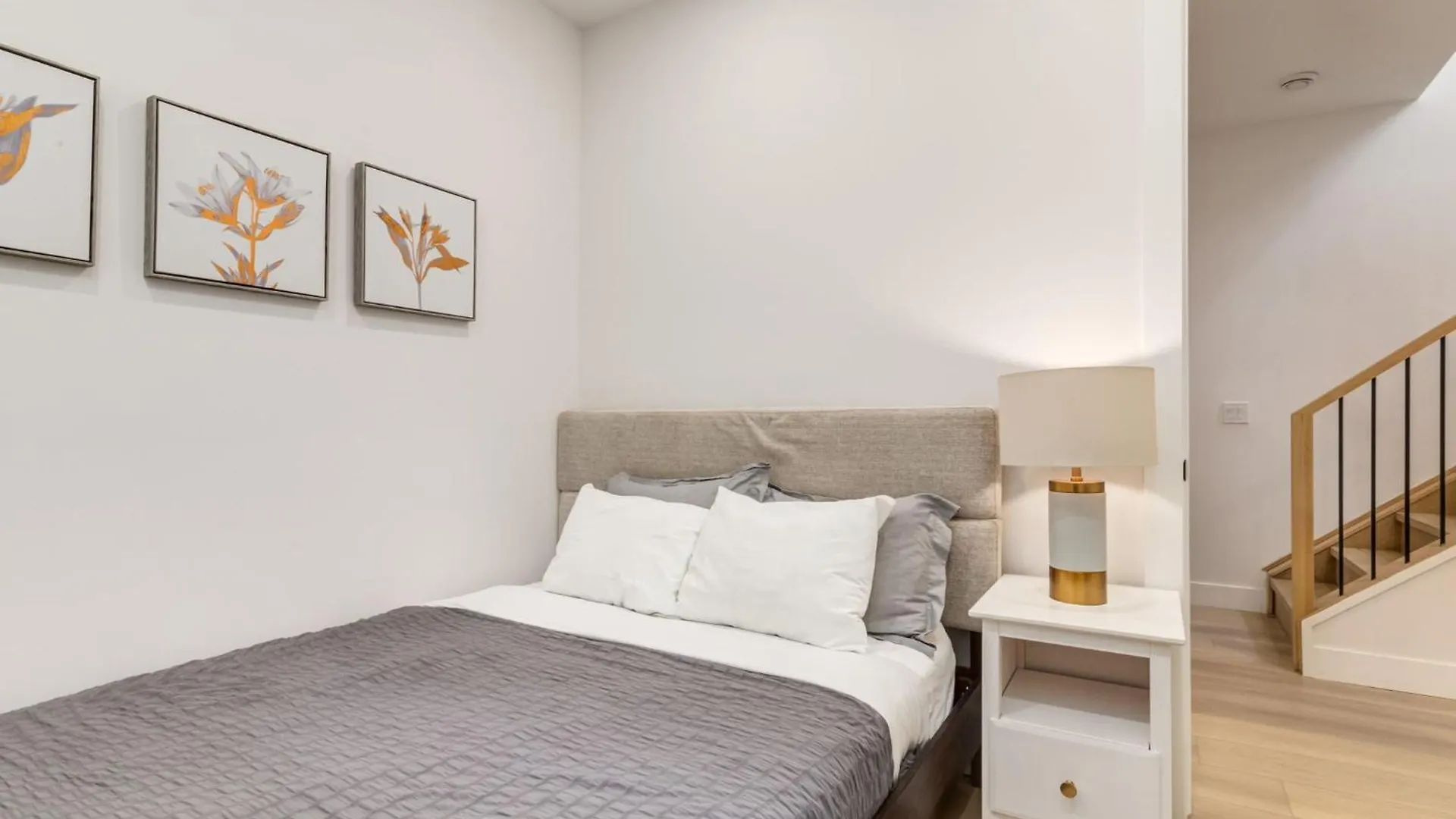 Perfect For Long Stays Free Parking Pets Allowed YYC Kanada